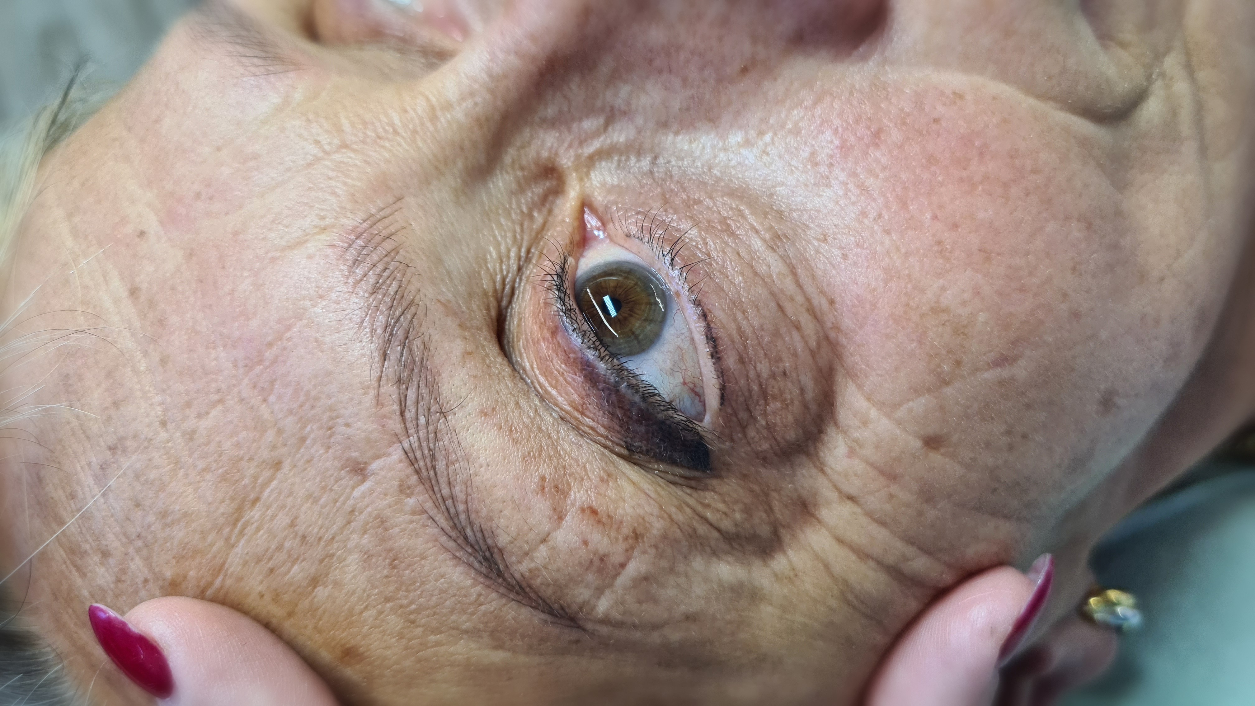 Résultat de maquillage permanent des sourcils